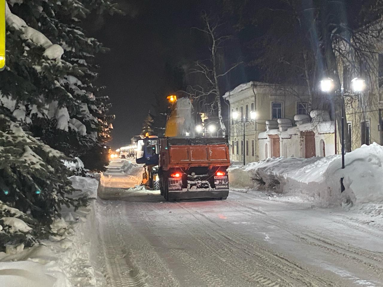 Уборка снега в городе | 14.02.2024 | Елабуга - БезФормата